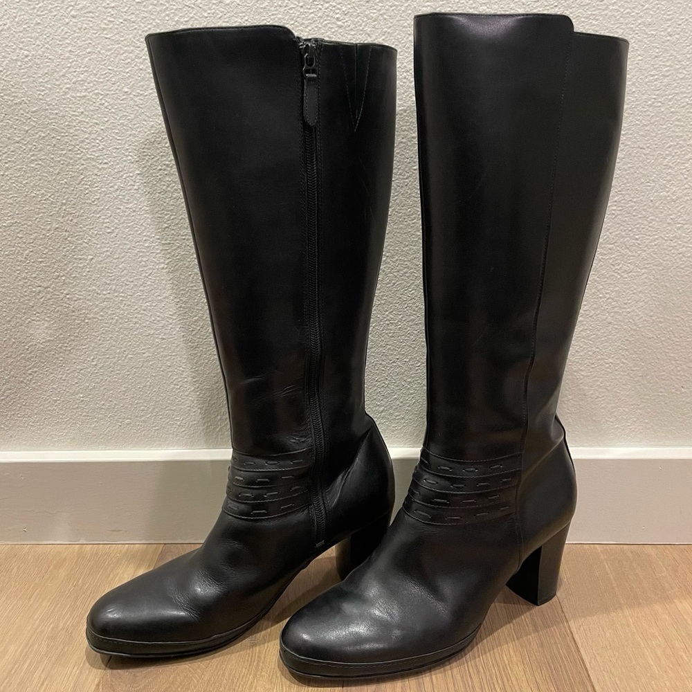 Super comfortable knee high heeled boots